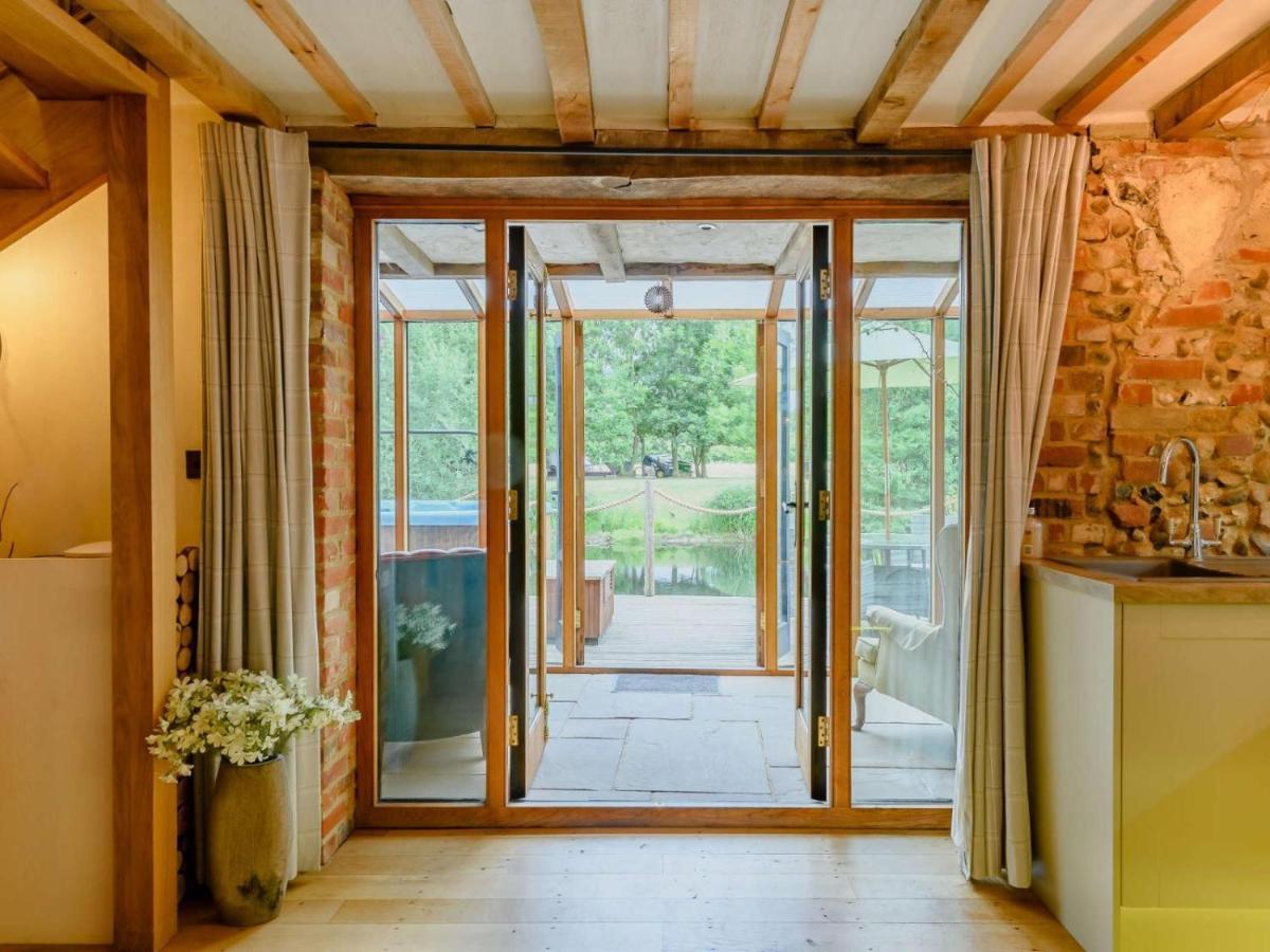 16Th Century Cartlodge With Private Hot Tub Diss Buitenkant foto